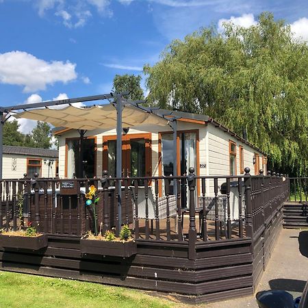 Bumblebee Lodge Tydd St. Giles Exteriör bild