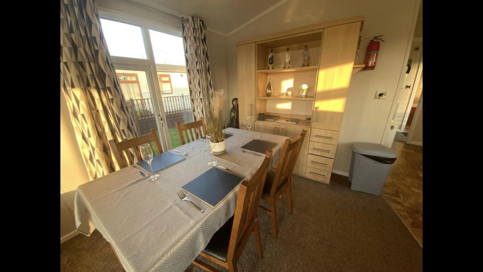 Bumblebee Lodge Tydd St. Giles Exteriör bild