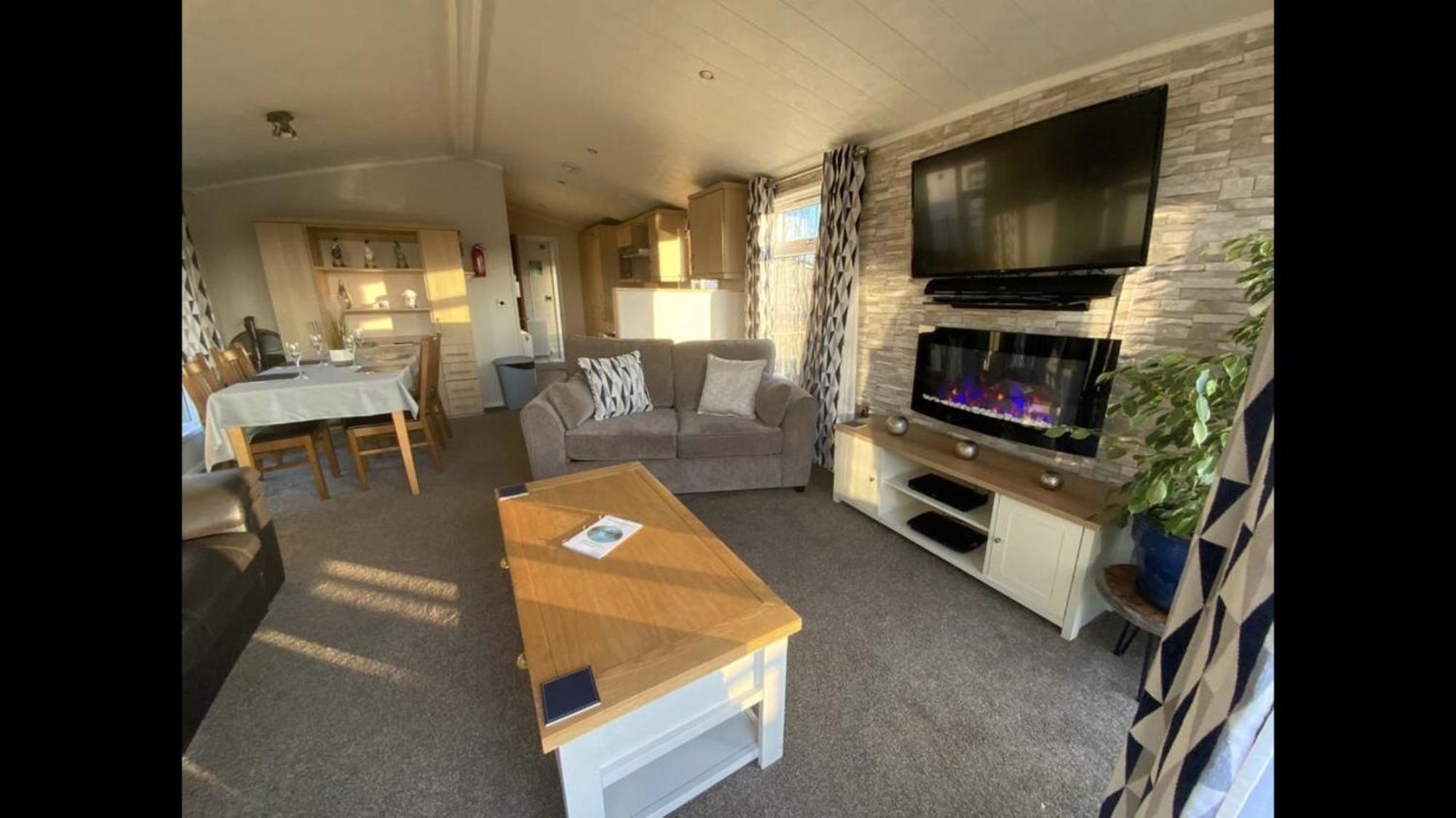 Bumblebee Lodge Tydd St. Giles Exteriör bild