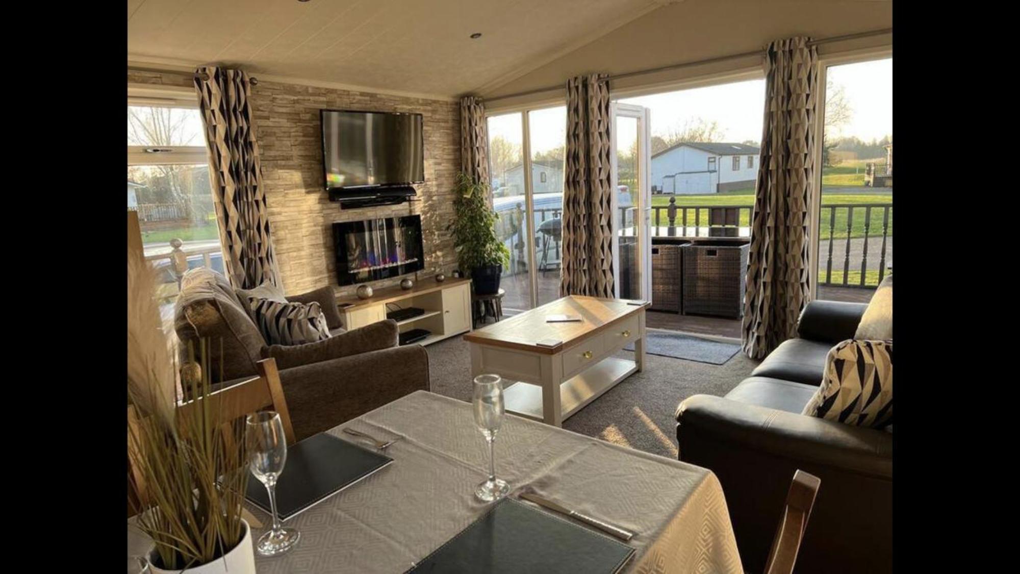 Bumblebee Lodge Tydd St. Giles Exteriör bild