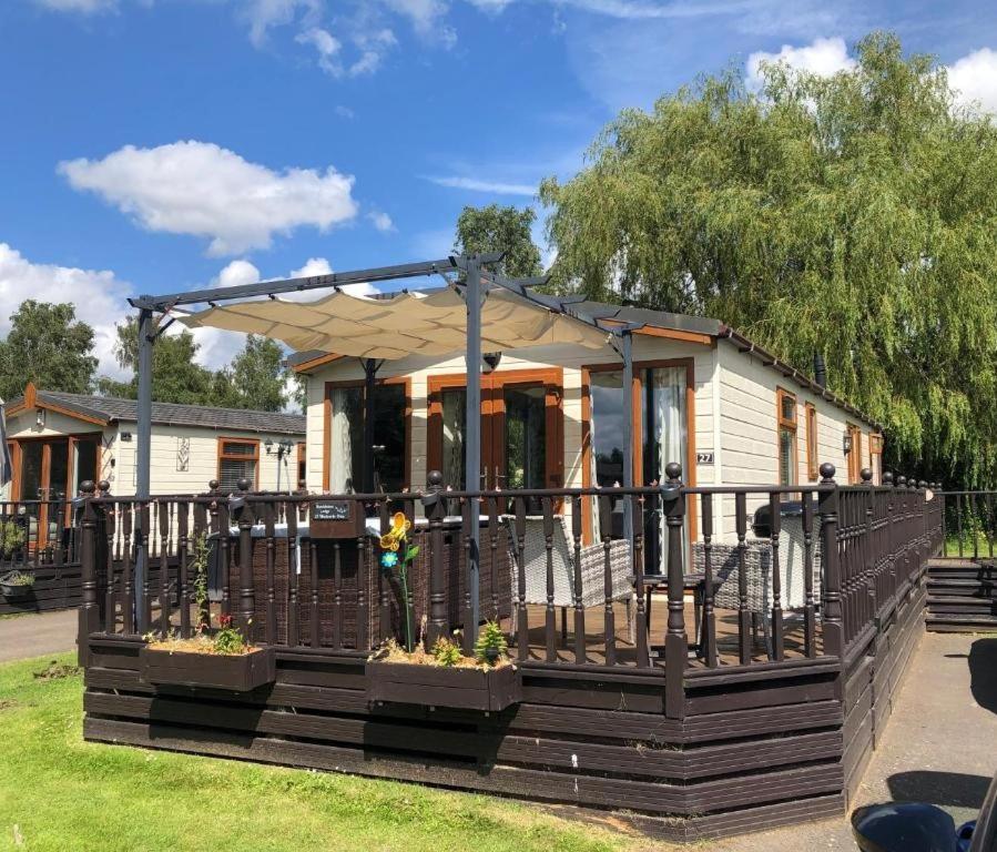 Bumblebee Lodge Tydd St. Giles Exteriör bild